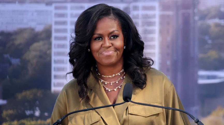 Celebridades: Estimulada pela « incerteza » do mundo, Michelle Obama anuncia um novo livro