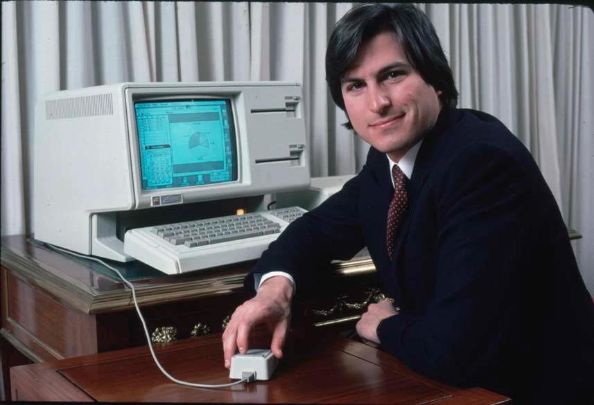Tech: O primeiro computador criado por Steve Jobs vendido em leilão
