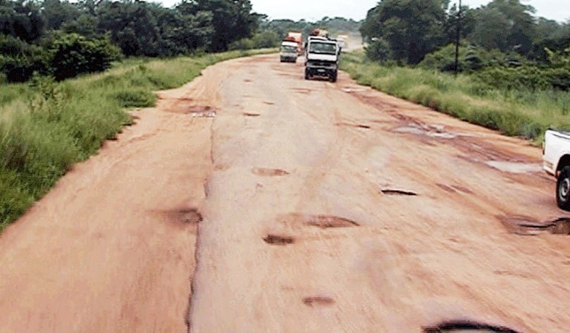 Moçambique:  5.000 quilómetros  de reabilitação  de estradas planeada