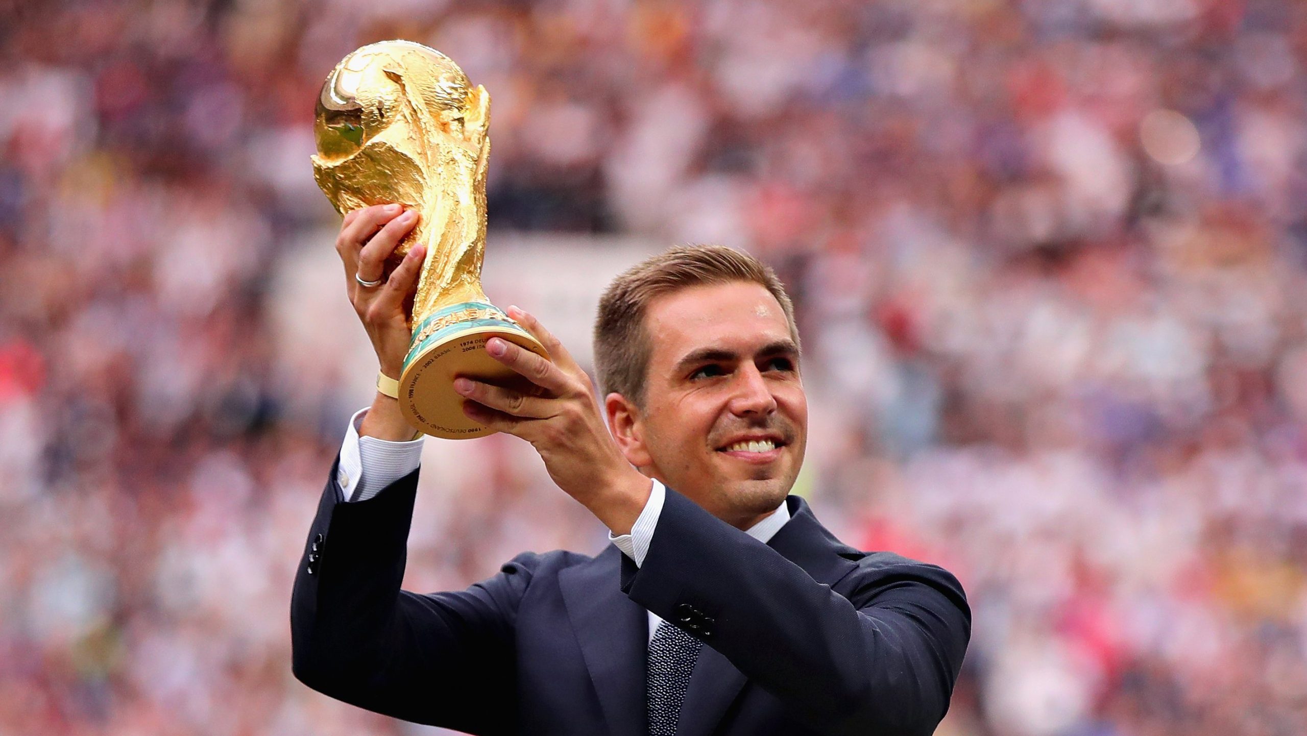 O antigo campeão do mundo Philipp Lahm não irá ao Campeonato do Mundo no Qatar: “Não podemos fingir que não sabemos o que se passa lá”.