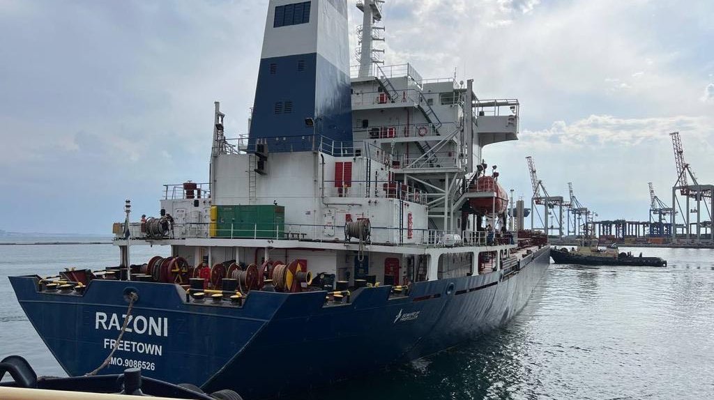 Guerra na Ucrânia: Primeiro navio que transporta grãos deixa o porto de Odessa, um « alívio para o mundo », diz Kiev