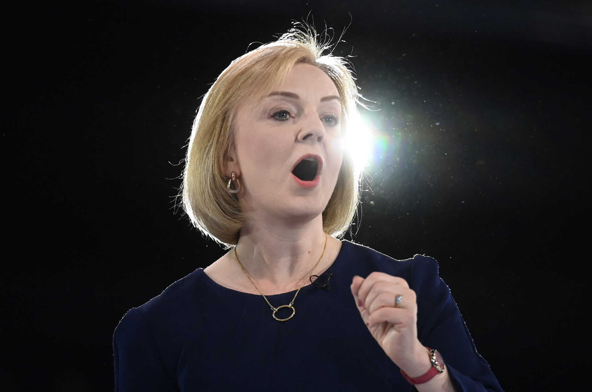 Reino Unido: De costas para a parede, a primeira-ministra britânica Liz Truss demite-se