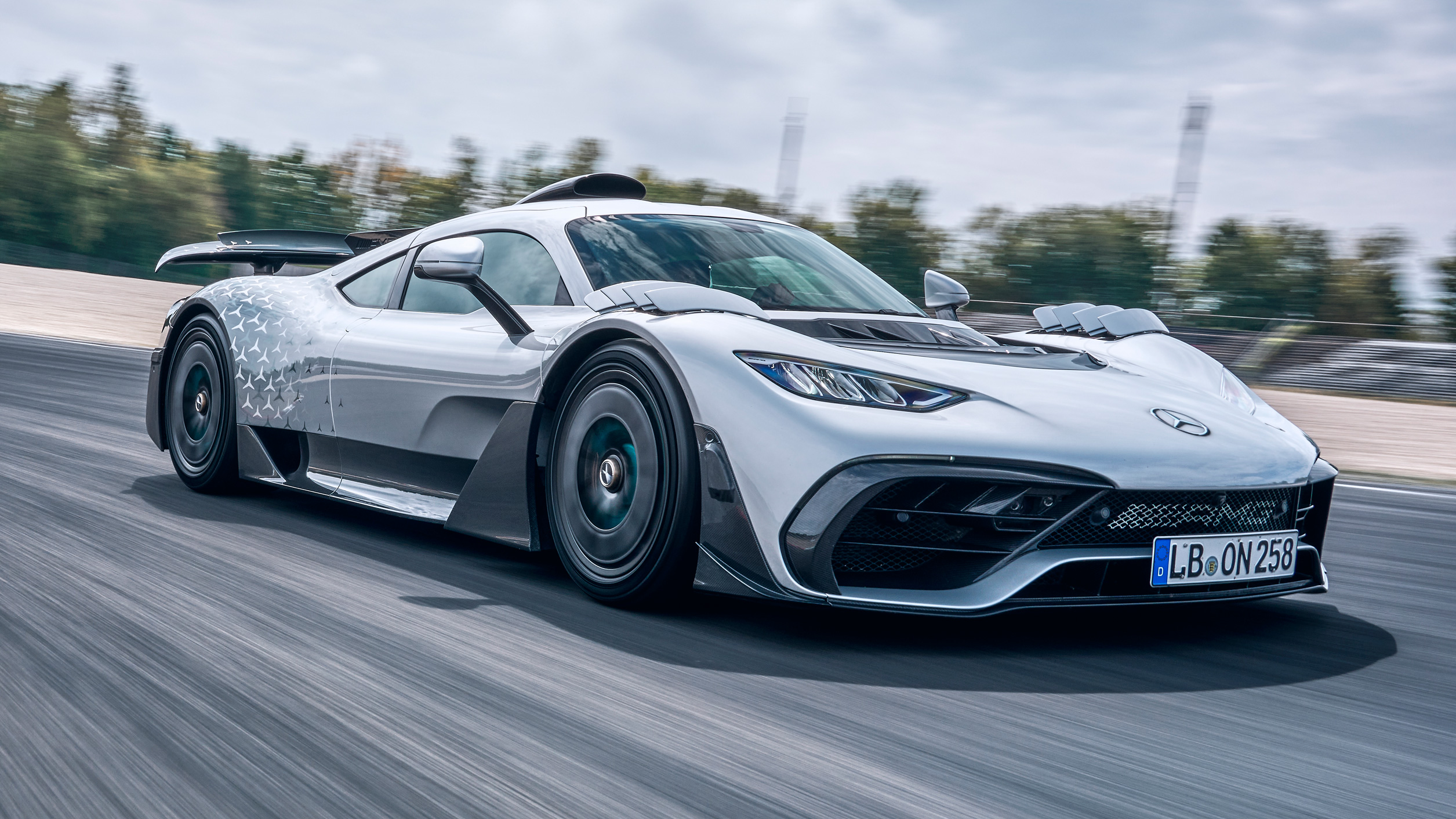 Auto: Mercedes estabelece um recorde de Nürburgring com o seu Mercedes-AMG One, que tem uma velocidade máxima de 352 km/h