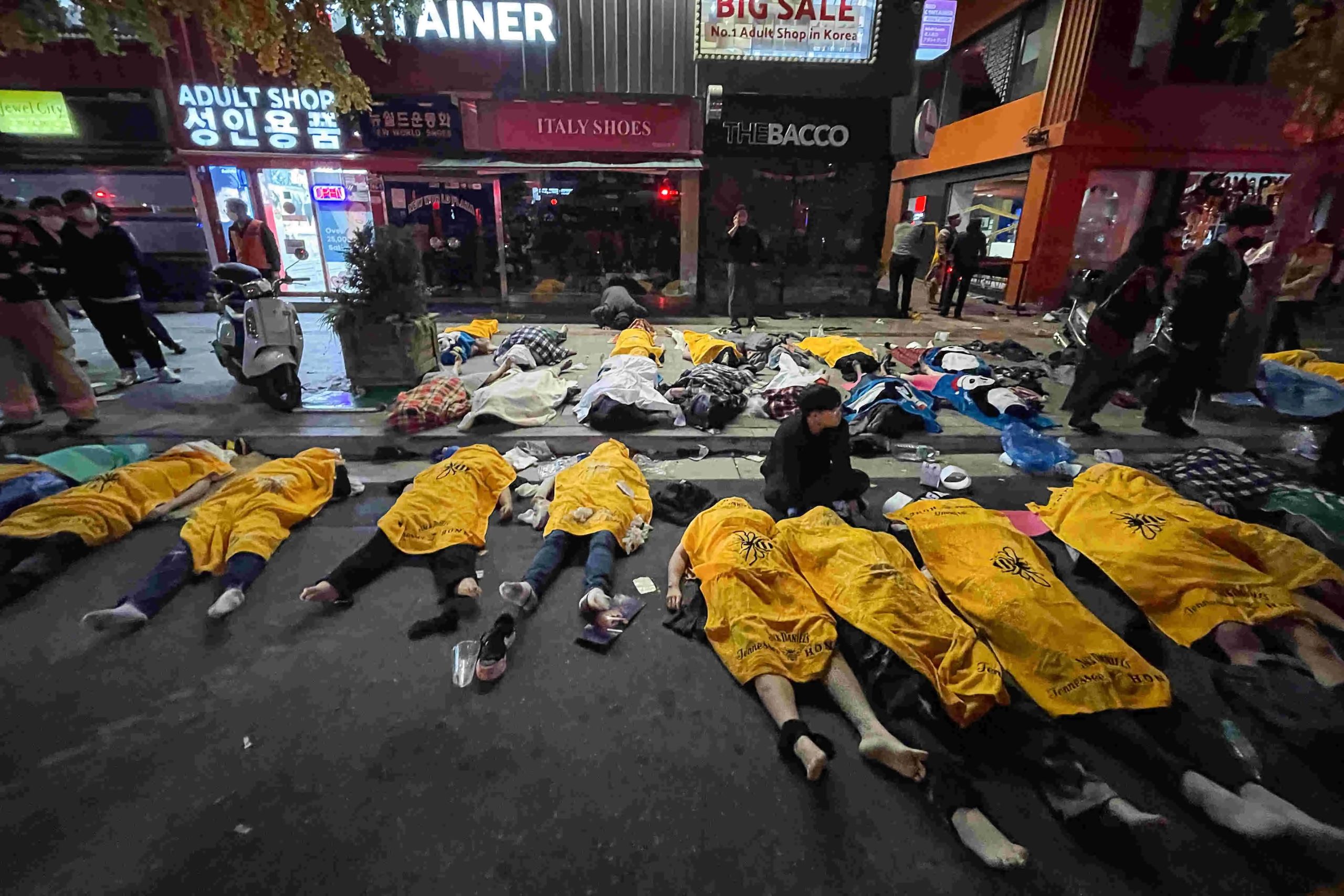 Tragédia Coreia do Sul/Itaewon: os sobreviventes falam de uma noite de caos