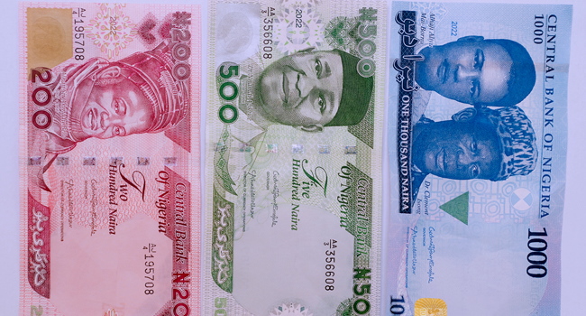 África: Nigéria lança novas notas Naira para esfregar contrafacções