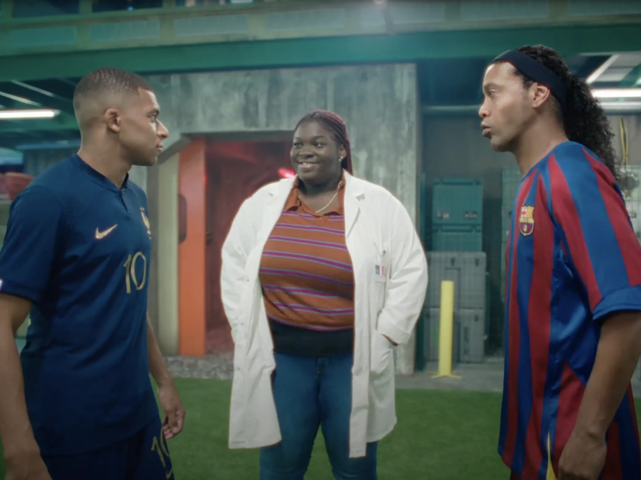 Media/Publicidade: Kylian Mbappé enfrenta Ronaldinho na incrível nova campanha publicitária da Nike (e Ronaldo passa para… Ronaldo)