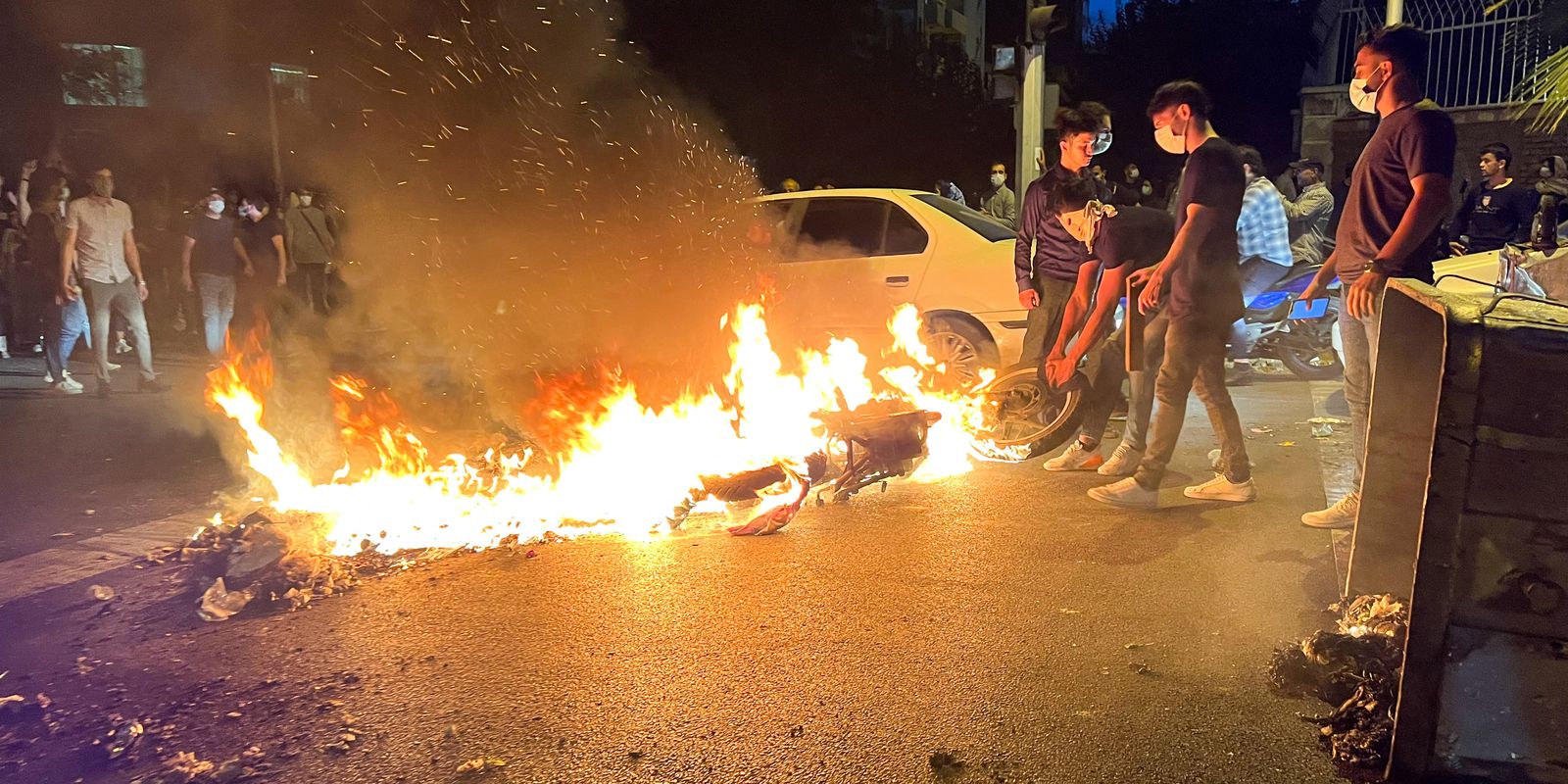 No Irão/Revolta: Estudantes desafiam ultimato de chefe da Guarda Revolucionária