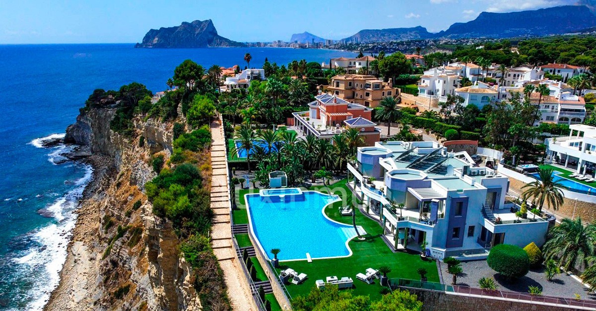 Casas de sonho: uma mansão com piscina XXL em Alicante