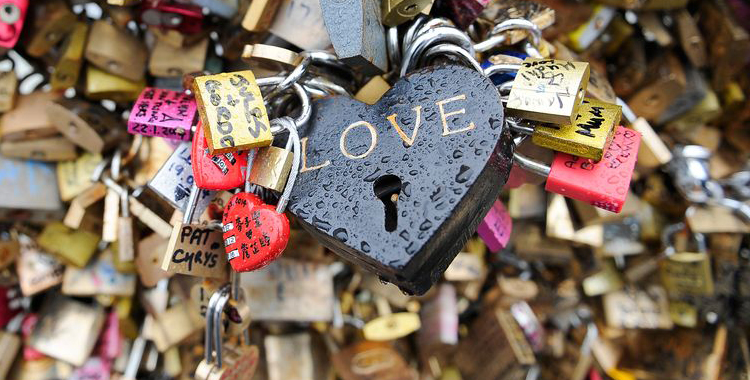 Viagem: Porque é que Paris é chamada a cidade do amor?