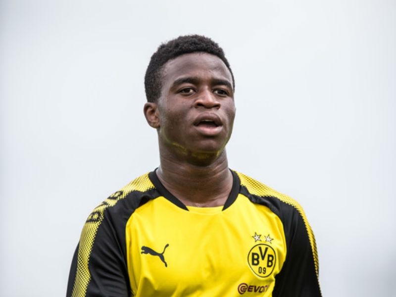 Dortmund: Youssoupha Moukoko no coração de um grande escândalo sobre a sua idade