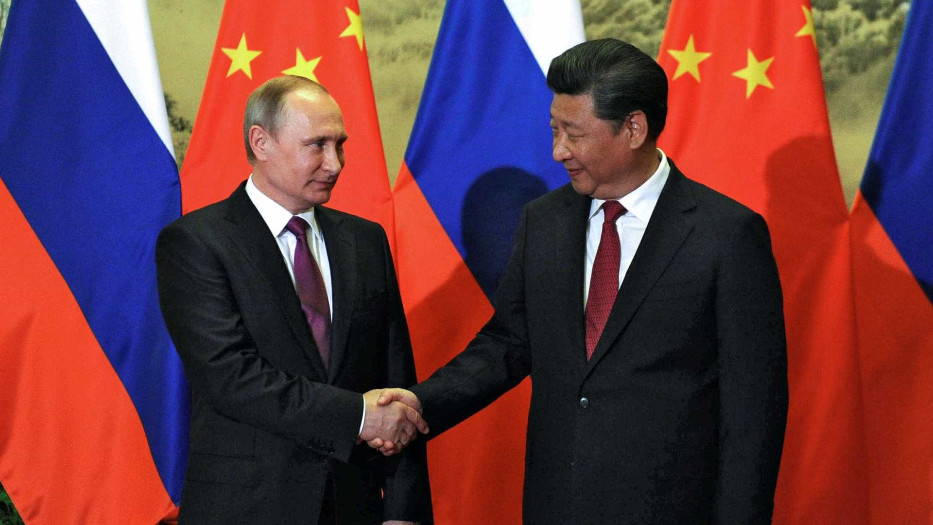Rússia/China: A convite de Putin, Xi Jinping visita Rússia pela primeira vez
