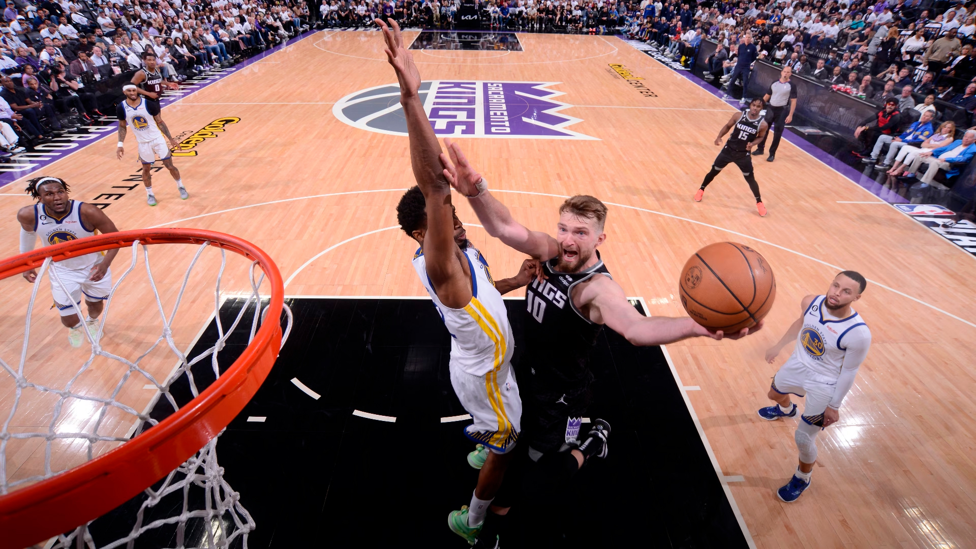 NBA/Playoffs: Kings se impõem no fim e abrem 2 a 0 no confronto com os Warriors