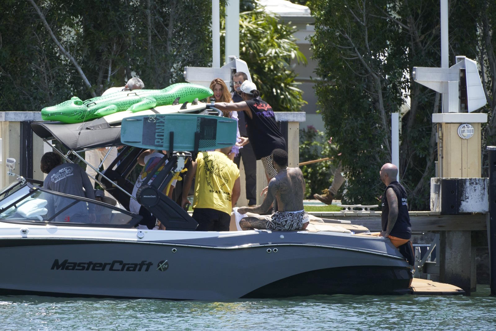 Celebridades: Shakira e Lewis Hamilton juntos em Miami (e fora das pistas)