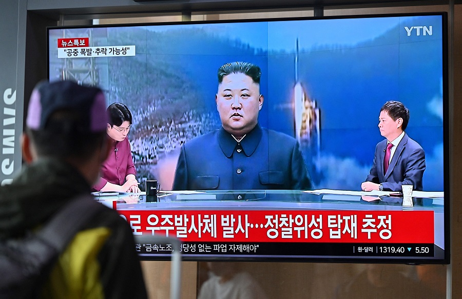 Enquanto dormia/Asia: A Coreia do Norte anuncia o fracasso do lançamento de um satélite espião