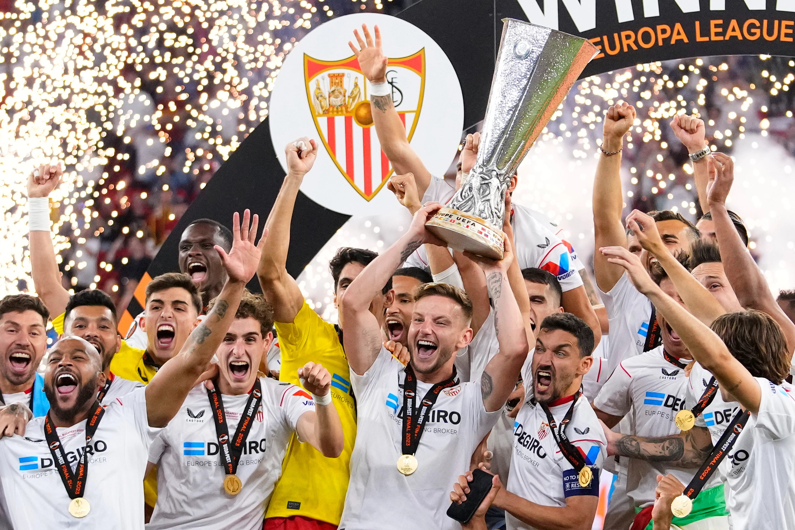 Desporto/futebol: O Sevilha deu seguimento à sua relação especial com a UEFA Europa League ao bater a Roma
