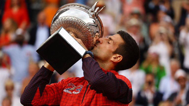 Ténis: Djokovic vence Roland Garros e bate recorde do Grand Slam