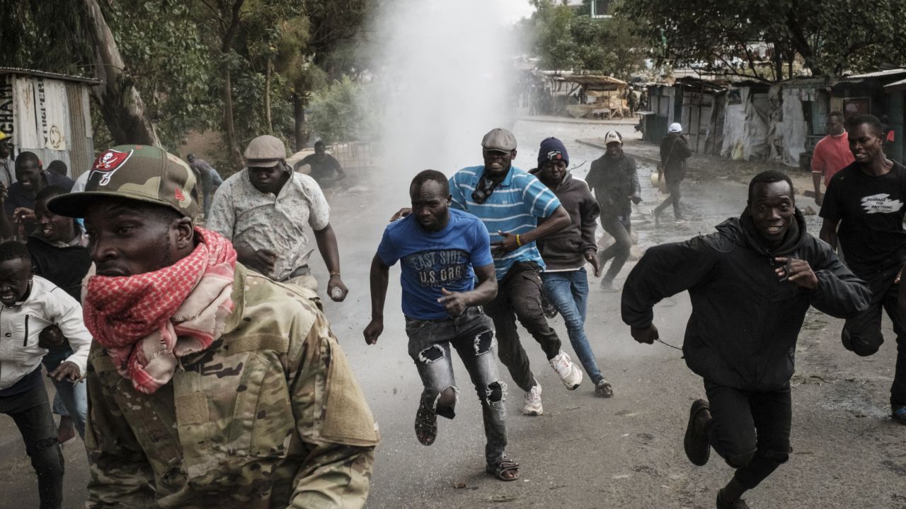 África: A polícia reprimiu manifestantes em Nairóbi pelo segundo dia consecutivo