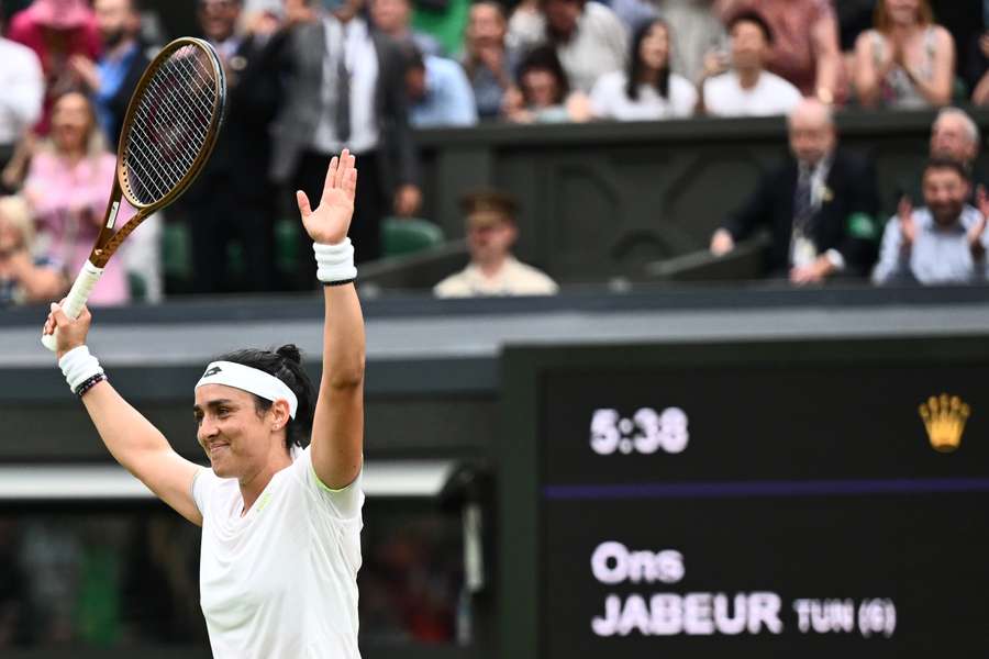 Wimbledon 2023: Ons Jabeur luta para ultrapassar Aryna Sabalenka e chegar à final de Wimbledon