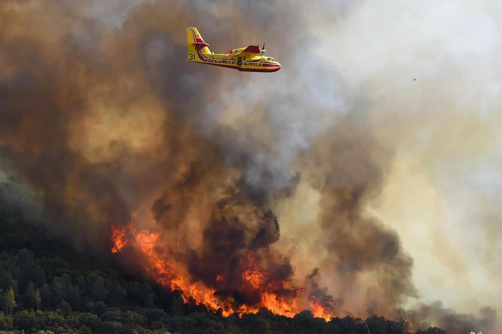 Mudanças climáticas: Incêndios, granizo e chuva, condições meteorológicas extremas que afectam a Europa