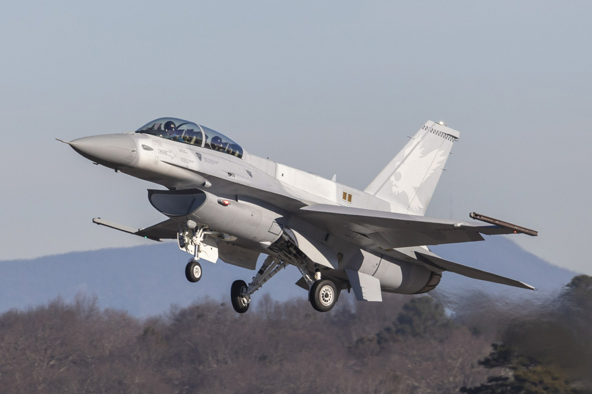 Europa: Força aérea ucraniana admite que não vai receber caças F-16 este ano