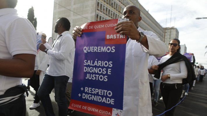 Moçambique: Médicos aprovam mais 21 dias de greve e pedem a intervenção do Presidente