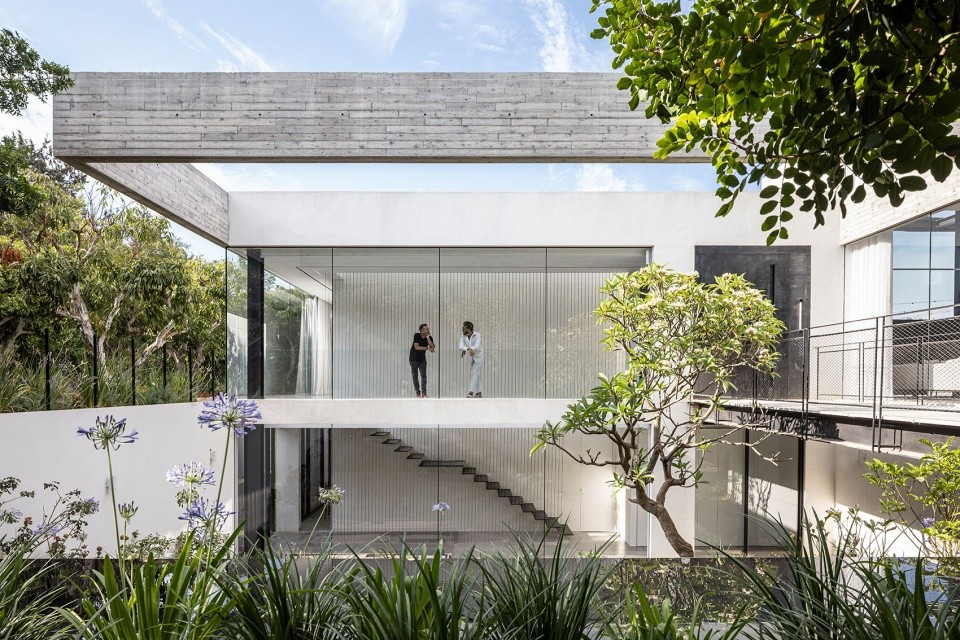 Uma casa de sonho: Design deslumbrante com jardim e piscina em Israel