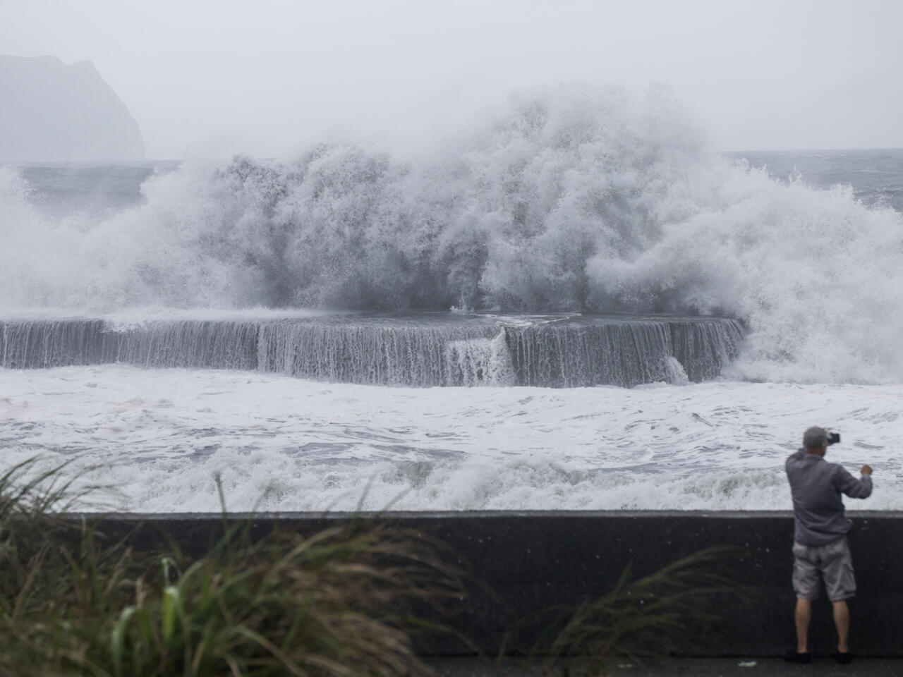 Taiwan: O tufão Haikui chega a Taiwan depois da evacuação de quase 4.000 pessoas