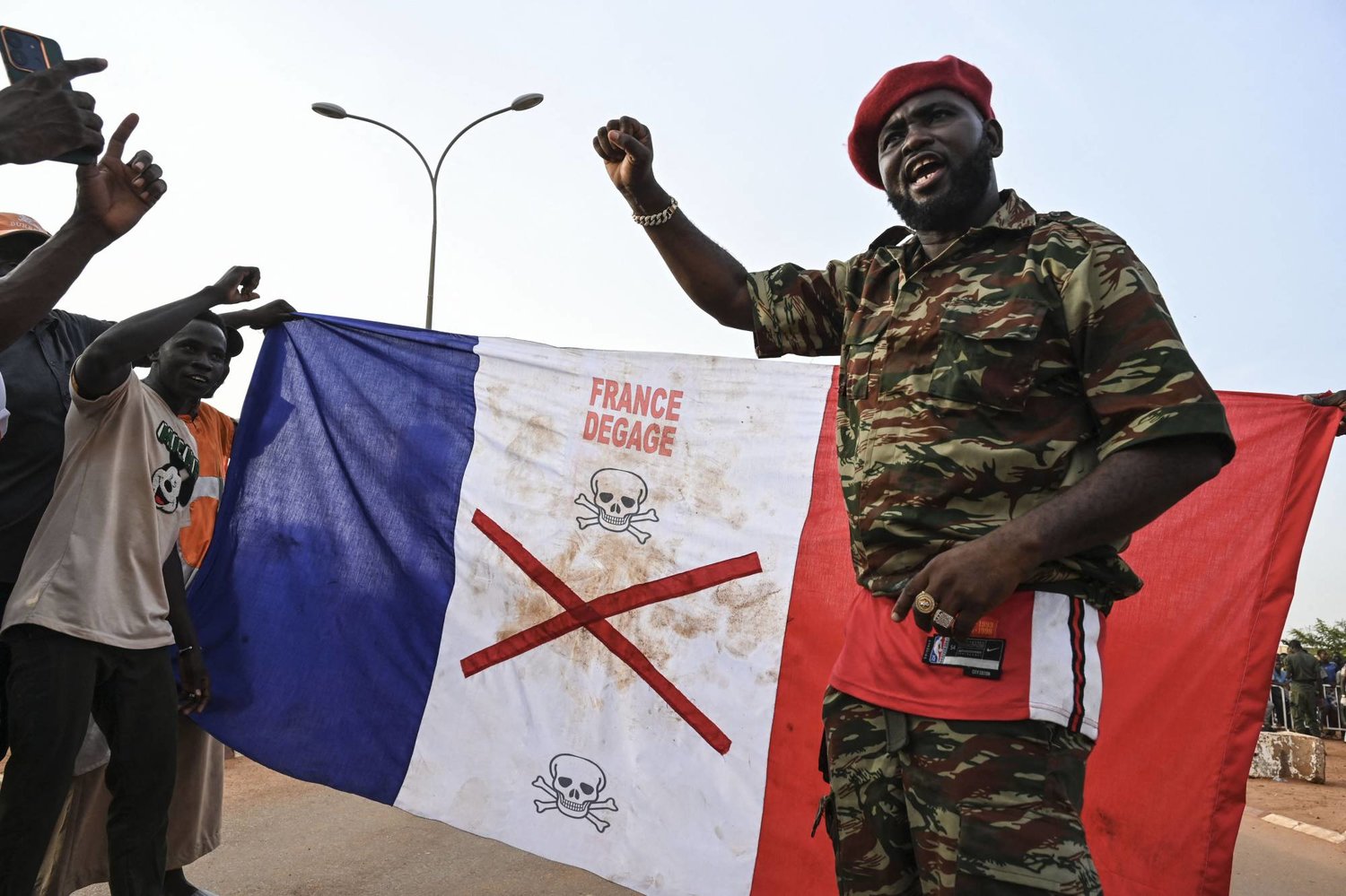 África/Níger: para o exército francês, o fim de uma luta que se tornou impossível