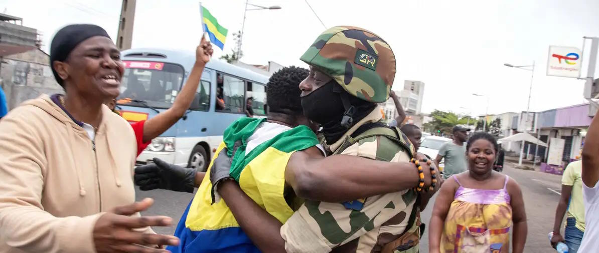 África Central/Gabão: Após o golpe de Estado militar, o Gabão está « à espera e em dúvida »