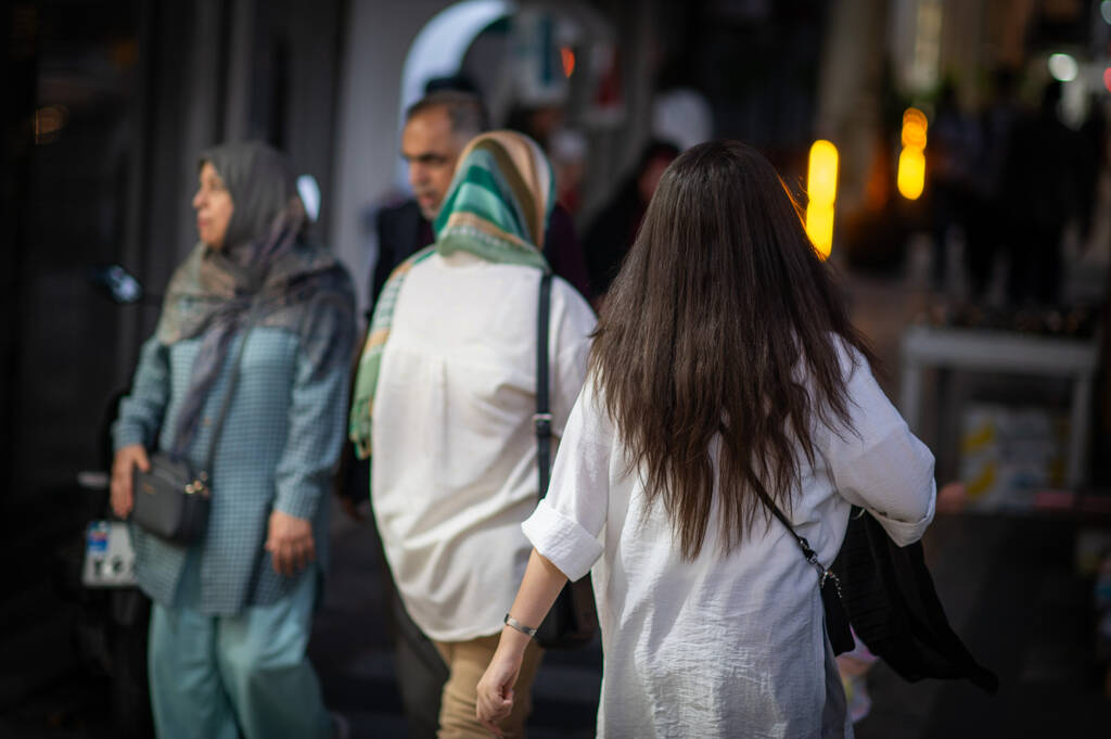 Médio Oriente/Direitos da Mulher: O Irão reforça as sanções contra as mulheres que se recusam a usar o véu