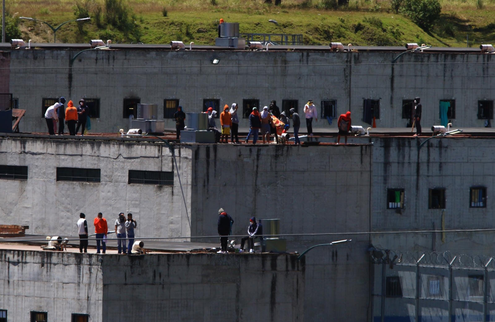 Equador: 57 guardas prisionais e polícias mantidos como reféns pelos detidos foram libertados