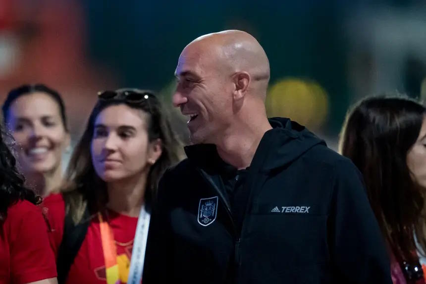 Beijo forçado: Luis Rubiales, Presidente da Federação Espanhola de Futebol, demite-se finalmente