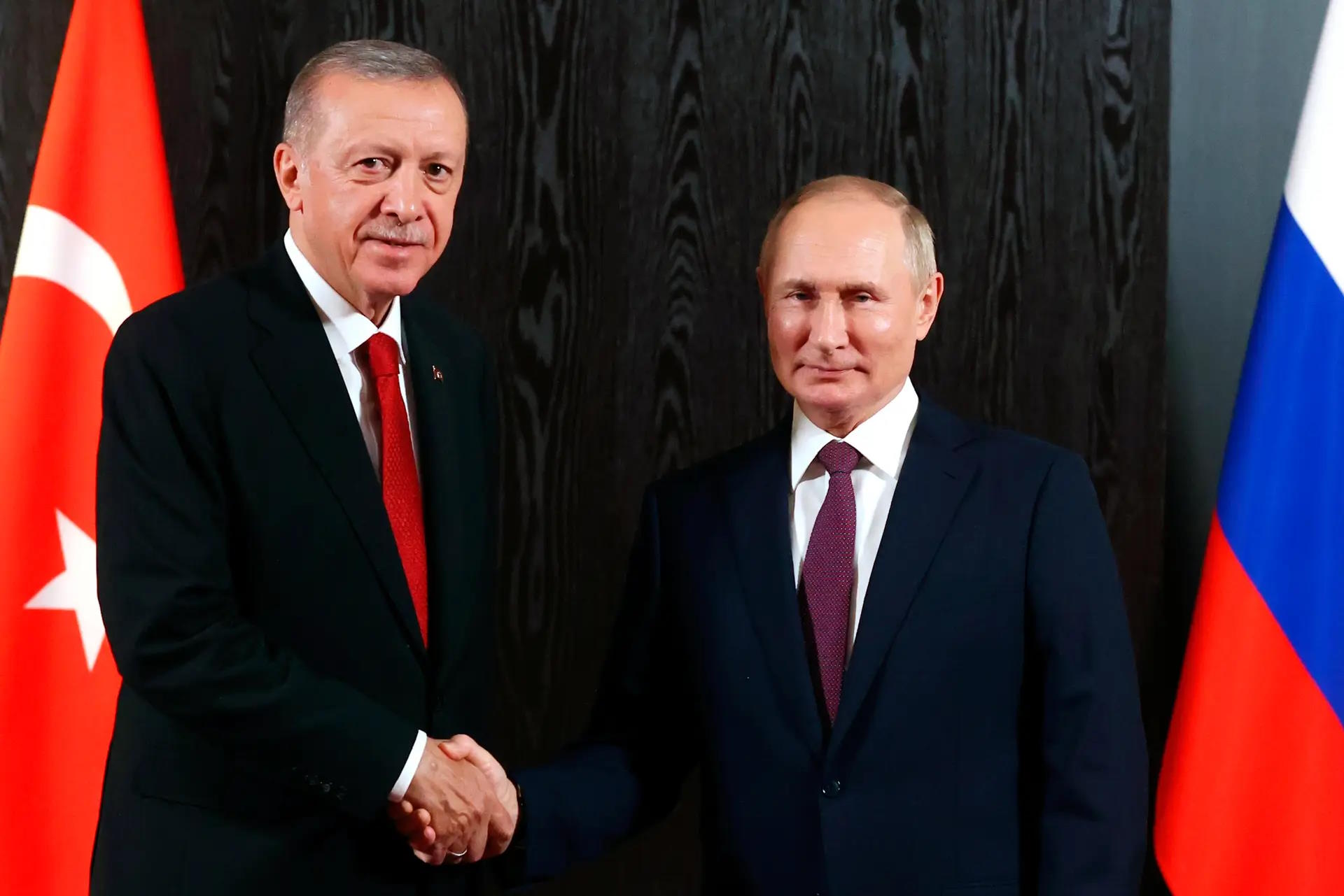 Guerra na Ucrânia: Erdogan e Putin na Rússia para relançar o acordo sobre os cereais