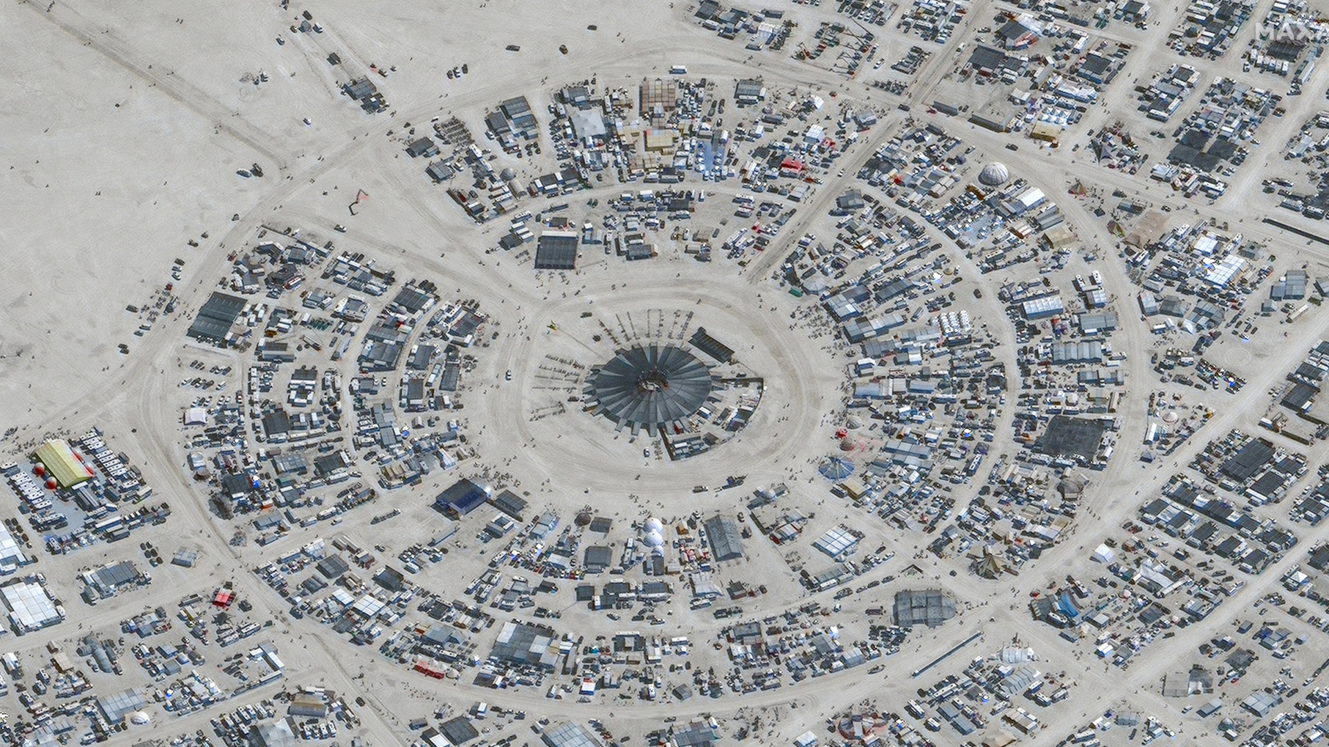 Festival: Um morto no festival americano Burning Man, milhares de festivaleiros ainda presos na lama