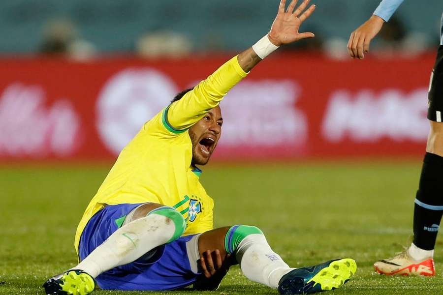 Futebol: Neymar vai precisar de cirurgia