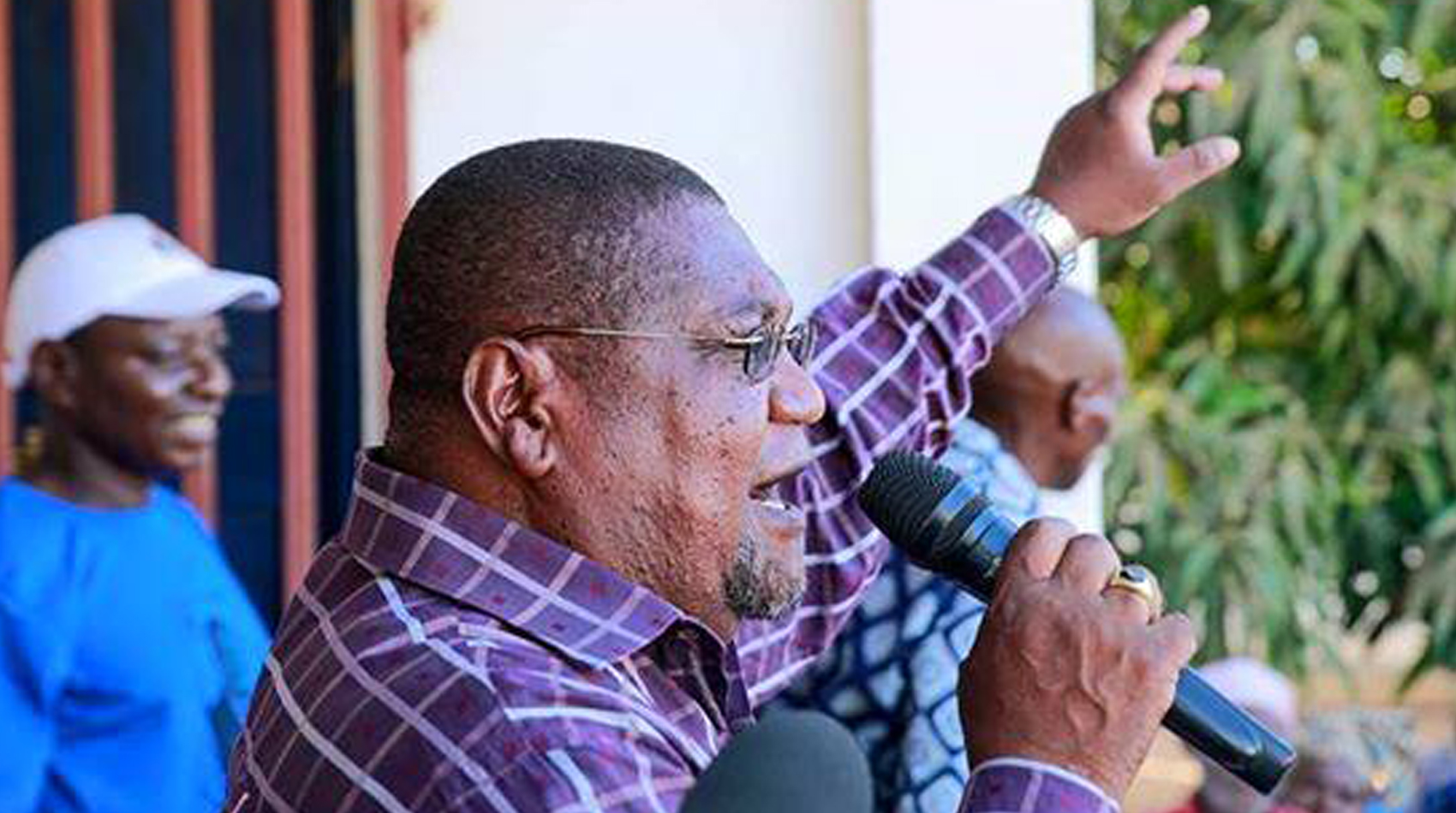 Eleições em Moçambique: Líder da oposição acusa presidente de “empurrar o país para a guerra”