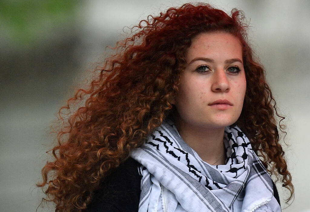 Guerra Hamas-Israel: Ahed Tamimi, ativista palestiniana, detida pelo exército israelita por “incitamento ao terrorismo”