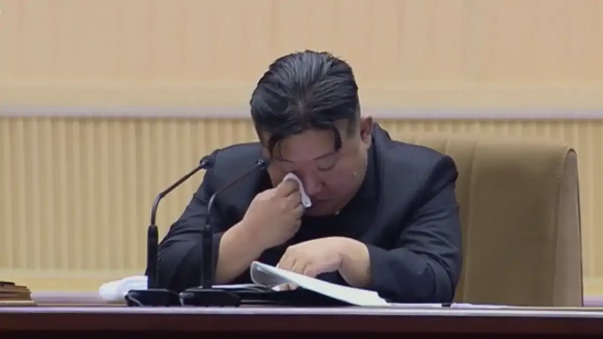 Insólito: Kim Jong-Un desfaz-se em lágrimas diante das mulheres norte-coreanas – eis porquê