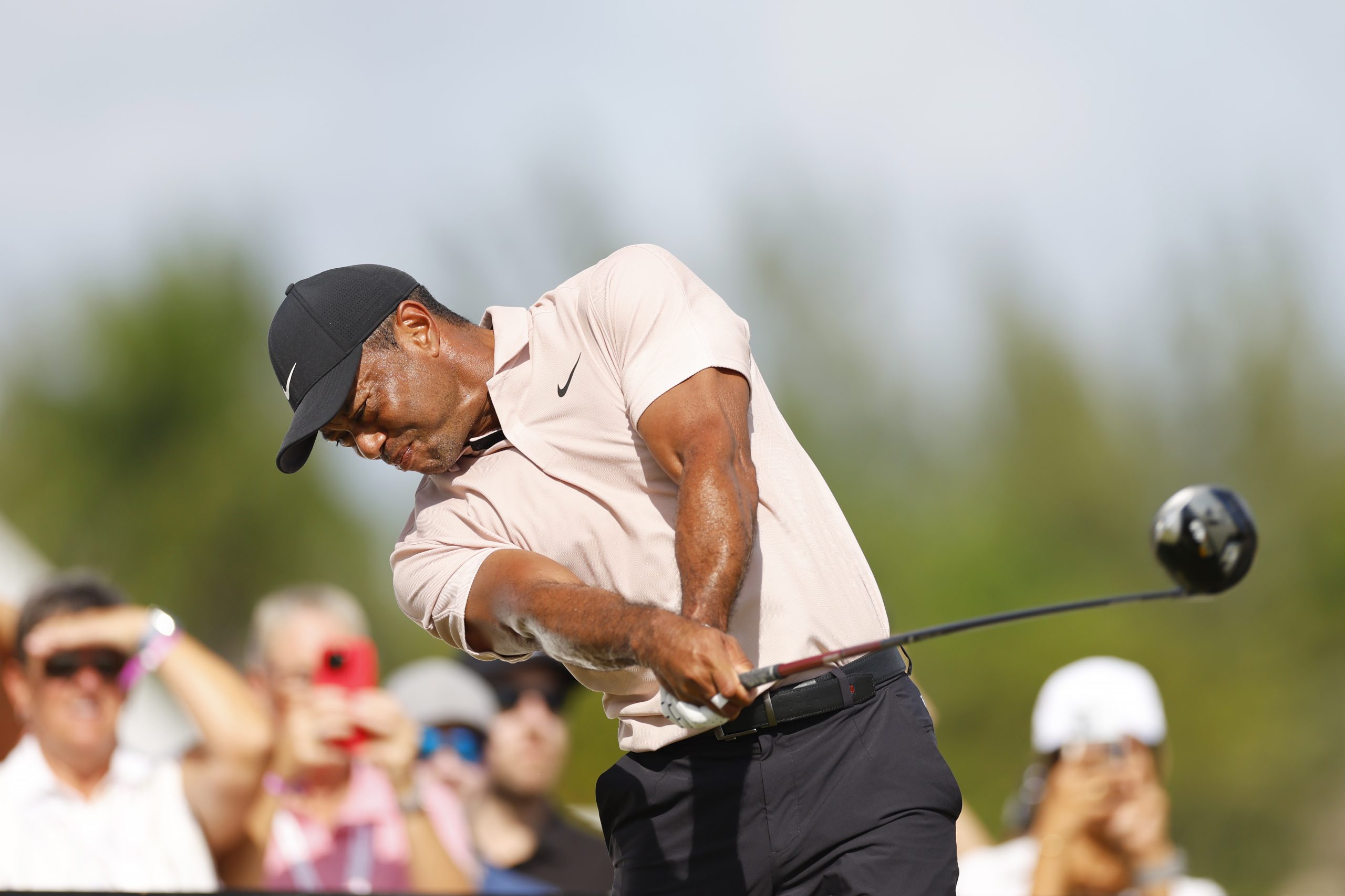 Desporto/Golfe: Tiger Woods está a sorrir após o seu terceiro dia no Hero World Challenge,  “Ainda tenho o jogo em mim”.