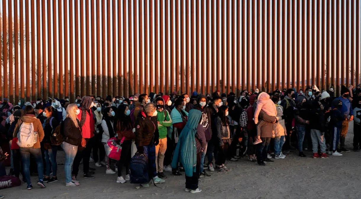 Mundo/EUA: Mais de 11 mil migrantes esperam em acampamentos no México para tentar entrar nos EUA