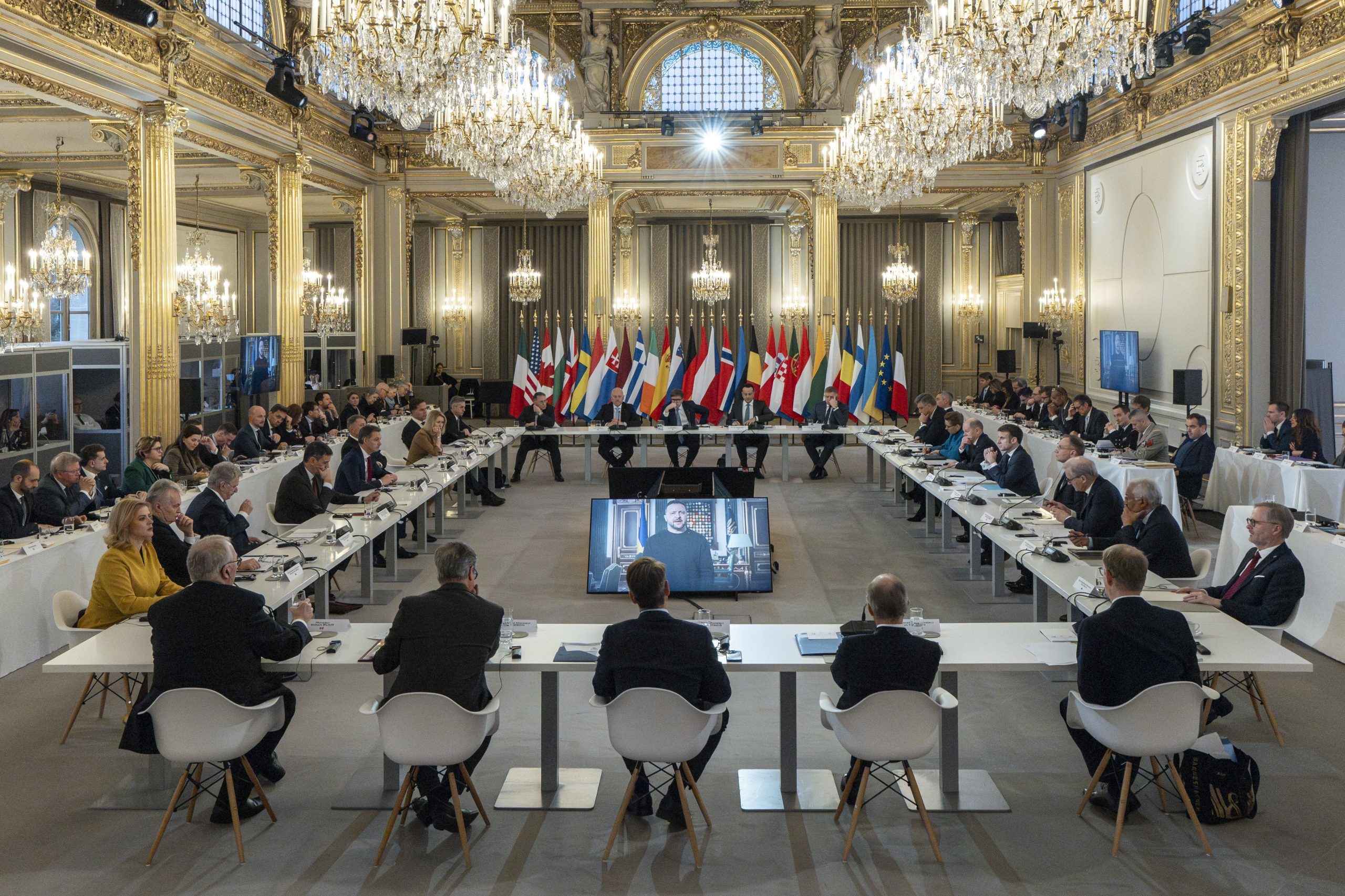 Europa/Invasão russa: Conferência sobre a Ucrânia – Europa “não exclui” o envio de tropas no futuro e anuncia uma “coligação” para fornecer “mísseis de médio e longo alcance”