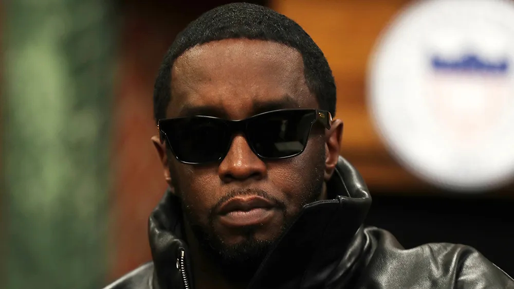 Celebridades: Sean ‘Diddy’ Combs é acusado de ter agredido sexualmente um produtor do sexo masculino e de o ter forçado a praticar actos sexuais durante orgias de droga com prostitutas num processo bombástico de 30 milhões de dólares