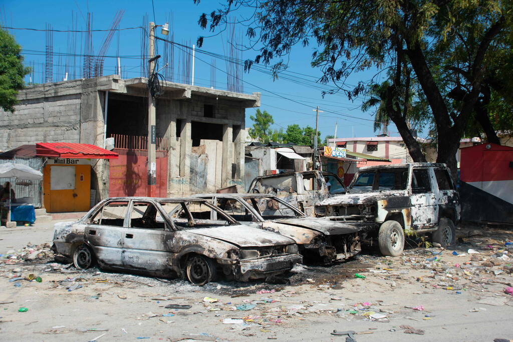 América/Haiti: Porto Príncipe em « estado de sítio », diplomatas americanos e europeus abandonam o país