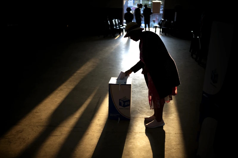 Internacional/África do Sul: Apuramento parcial das eleições na África do Sul coloca o ANC no poder abaixo dos 50%, num momento em que o país pressente uma mudança importante