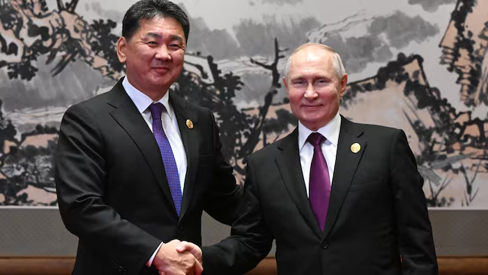 Internacional/Ásia: Vladimir Putin desloca-se à Mongólia, país obrigado a executar o mandado de captura do Tribunal Penal Internacional contra ele