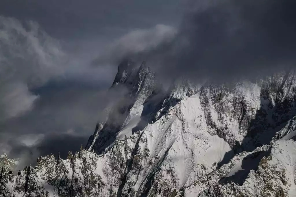 Europa/Alpinismo: Os quatro alpinistas coreanos e italianos que ficaram presos durante três dias no Monte Branco foram encontrados mortos