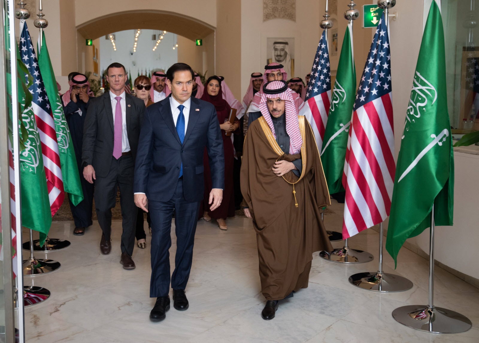 Médio Oriente/Gaza: Marco Rubio Chega à Riad para Reunião com Delegação Russa, em Meio ao Apelo de Trump para Negociações Rápidas com PutinMarco Rubio e Serguei Lavrov se encontram em Riade