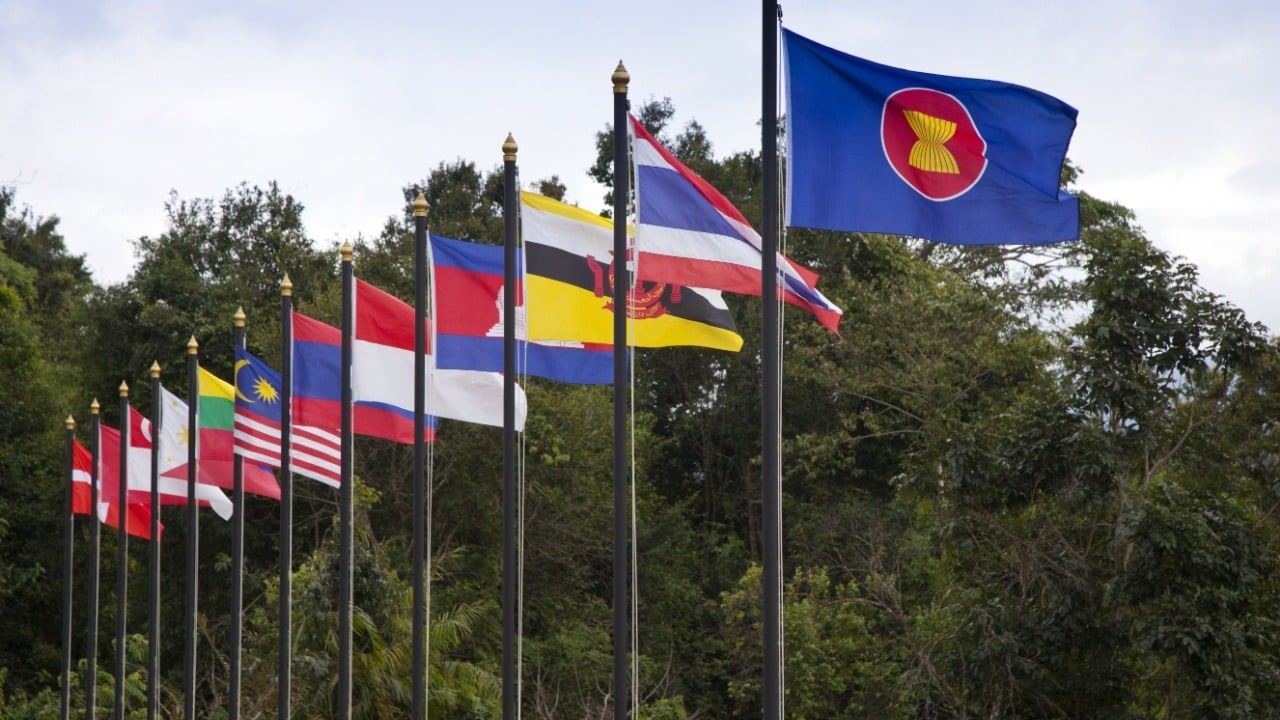 Internacional/Ásia: ASEAN redefine alianças estratégicas face ao protecionismo norte-americano