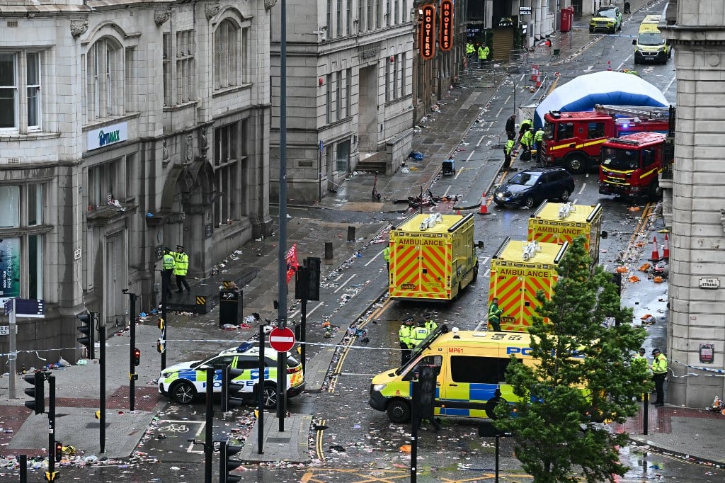 Internacional/Europa: Celebração manchada por tragédia, incidente com veículo em desfile do Liverpool FC deixa dezenas de feridos