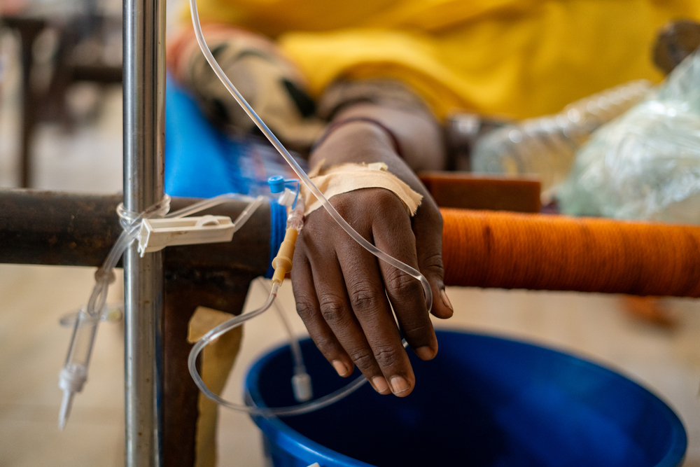MSF’s cholera treatment centre, located in Kassala, was flooded after heavy rains the previous night. The centre, based in tents, provides urgent care to cholera patients. Available space within the hospital was quickly reorganized to welcome patients coming from the flooded tents. Despite the challenging conditions MSF teams continue their efforts to treat those affected by the outbreak, working to maintain operations and ensure that patients receive life-saving care.